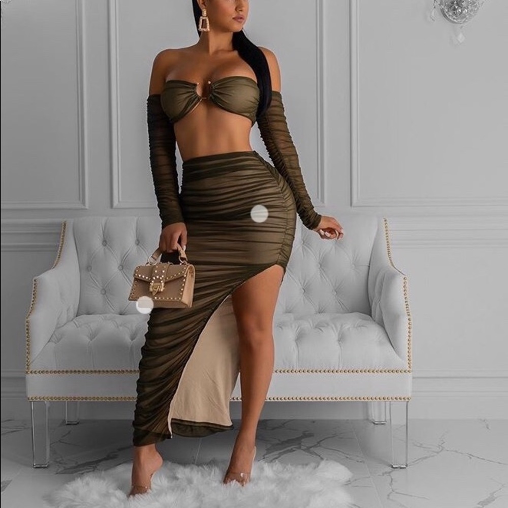 ‼️ Olive Green Scrunch Mesh Gather crop SkirtSet